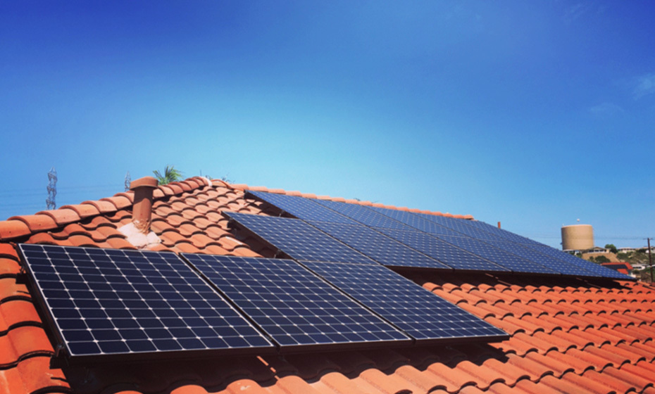 國(guó)外(wài)陶瓷瓦屋頂太陽能(néng)光(guāng)伏支架安裝示意解析